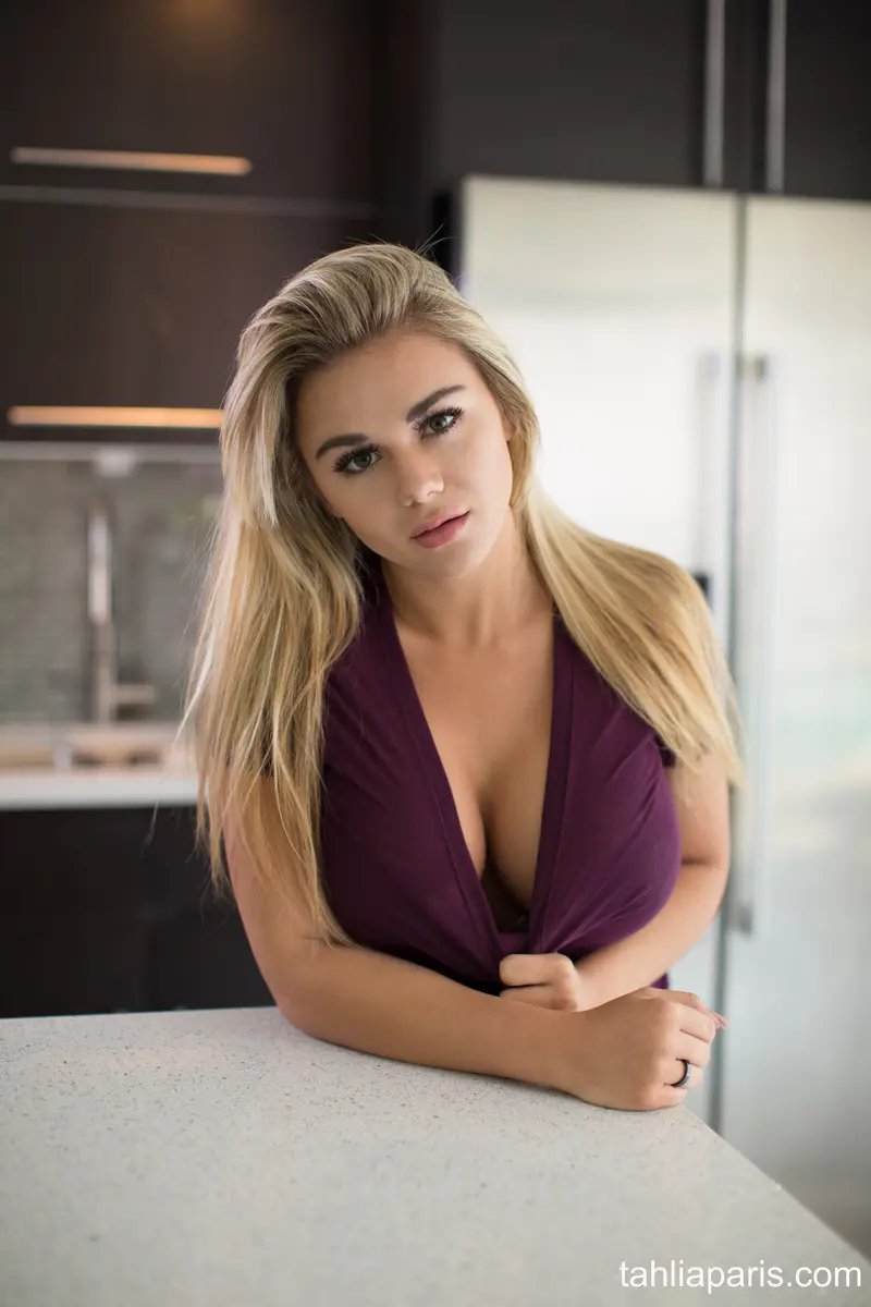 Autumn escort in Dubai