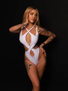 Elly escort in Dubai