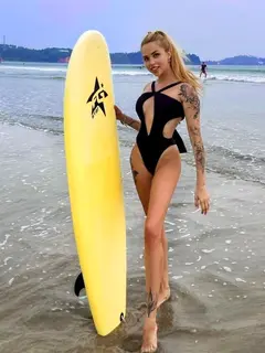 Elly escort in Dubai