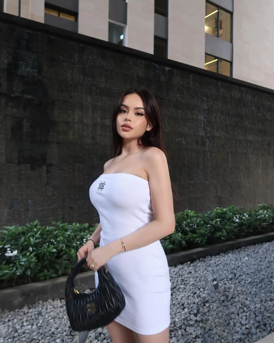 HAYALEY escort in Dubai