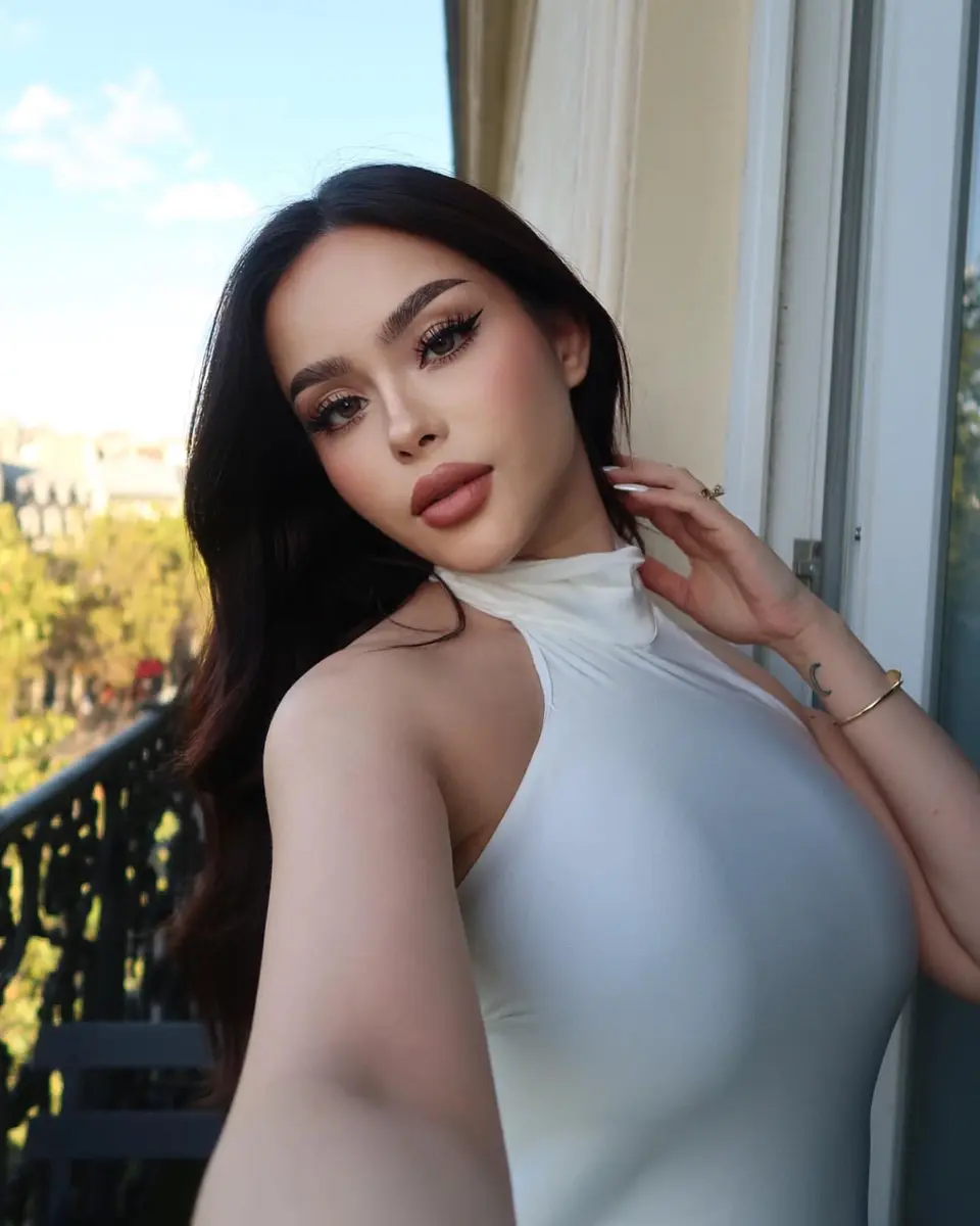 HAYALEY escort in Dubai