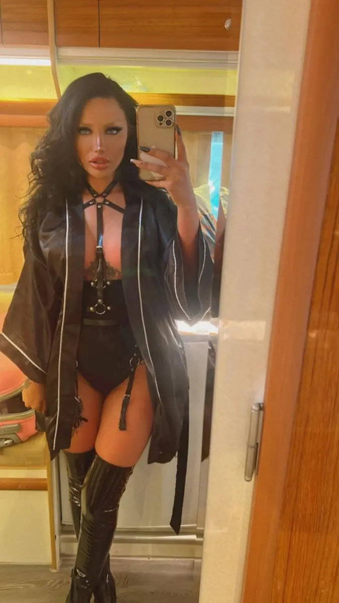 Sude escort in Dubai