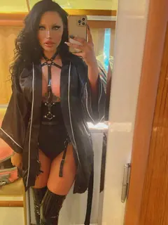 Sude escort in Dubai