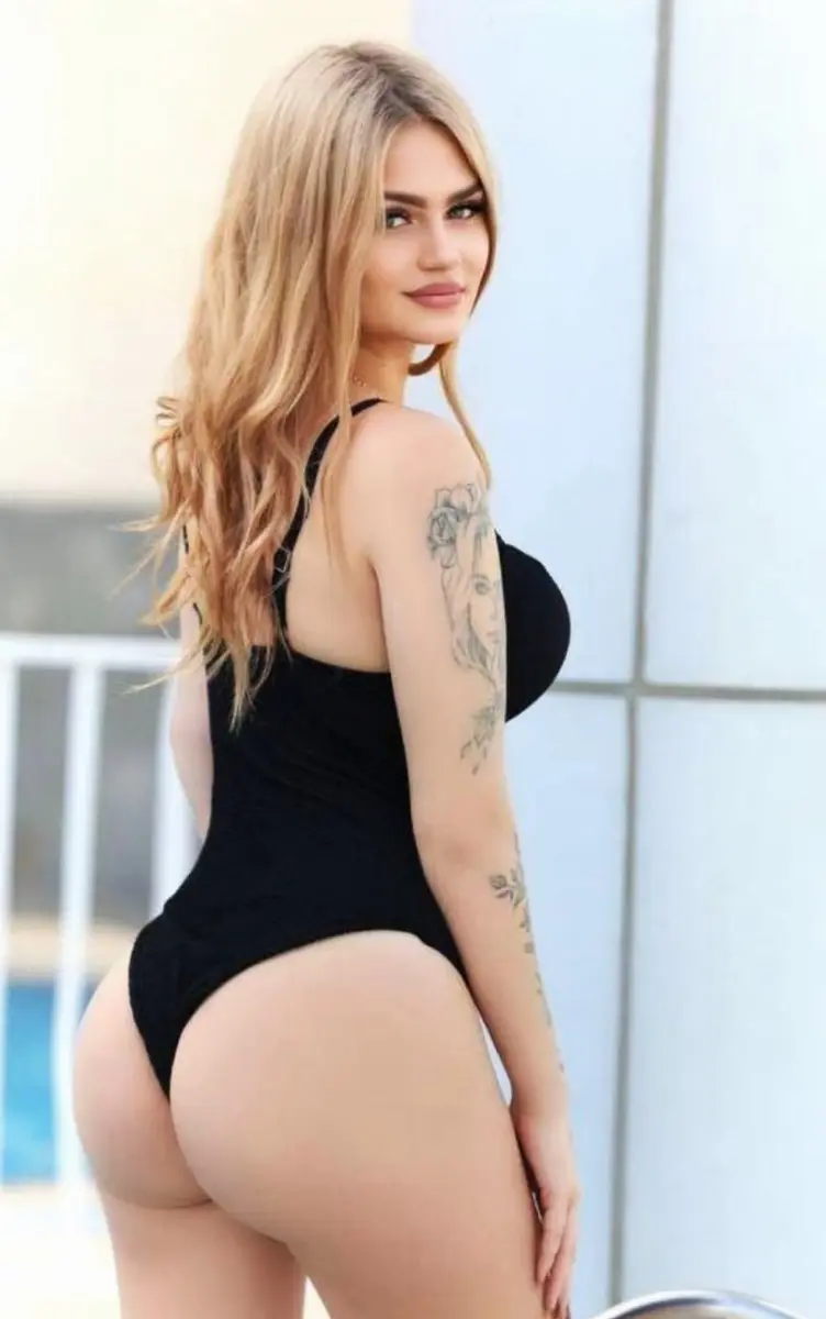 Viola escort in Dubai